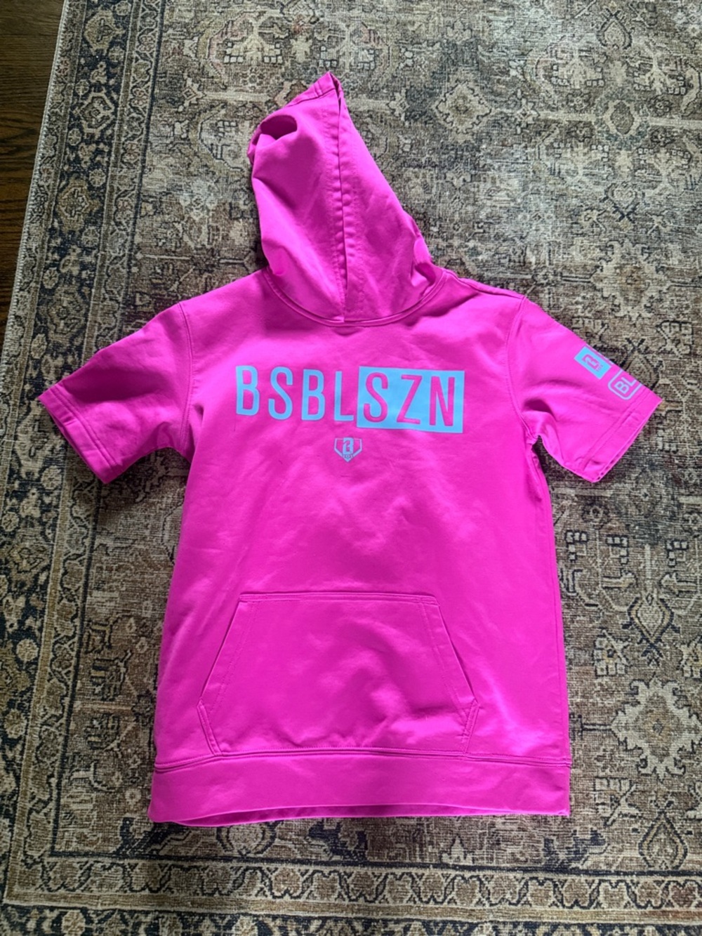 BSBLSZN Kids Short-Sleeve Hoodie in Bright Pink